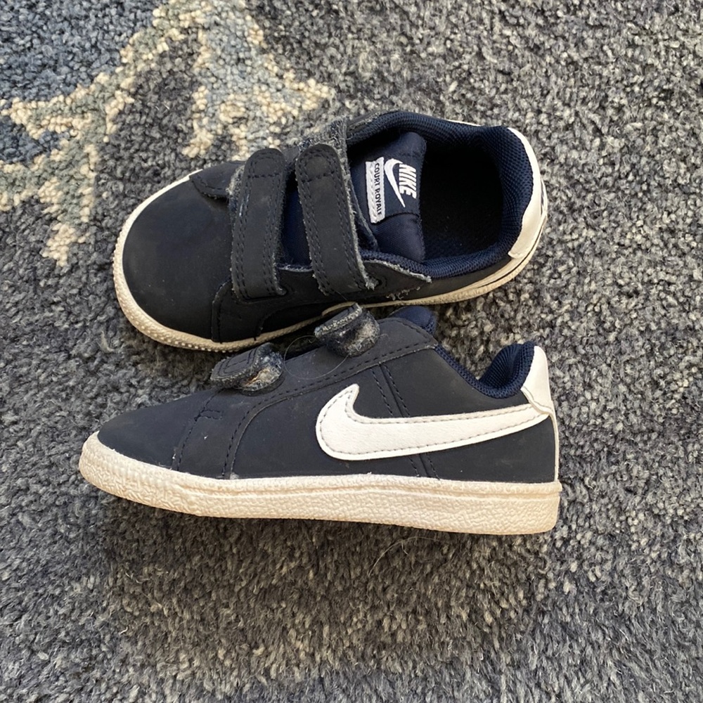Nike Court Royal